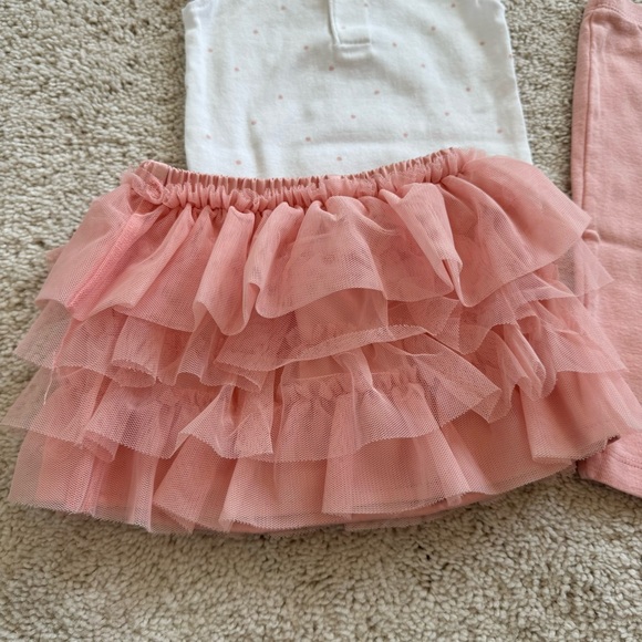 6M Bunny Carter’s Baby Clothes 1 Onesie, 1 Skirt, 1 Pants - Picture 9 of 10